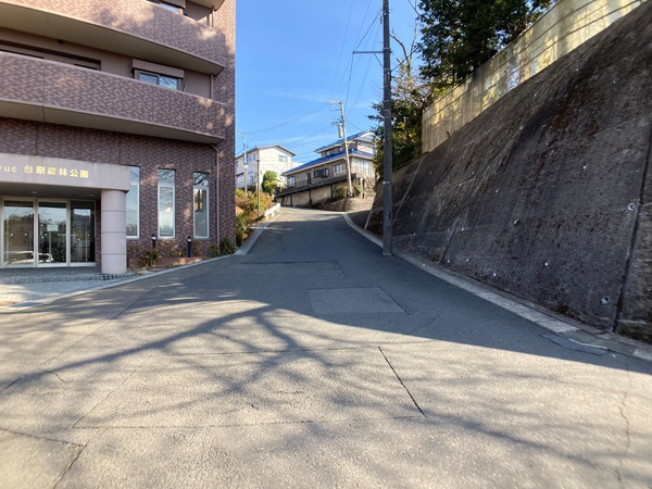 【バンベール台原森林公園】前面道路
