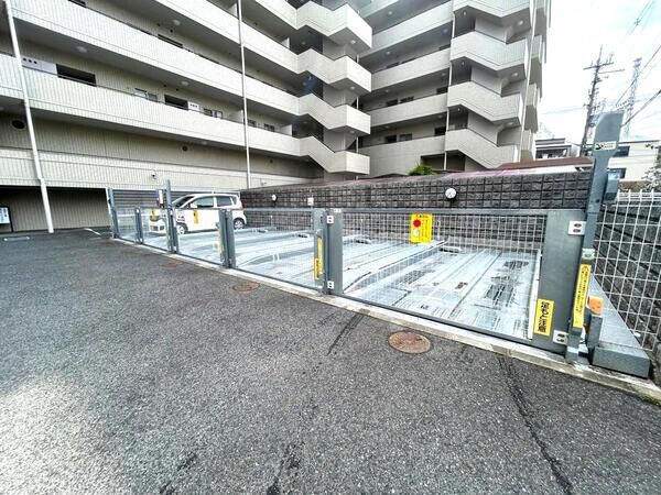 【岸里東パークホームズ】共用部分(駐車場) 【岸里東パークホームズ】共用部分(駐車場)