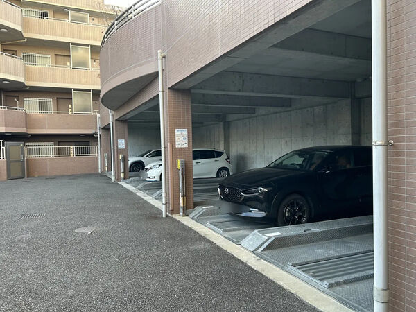 【コニファーコート稲城デュアルレジデンス】駐車場 【コニファーコート稲城デュアルレジデンス】駐車場