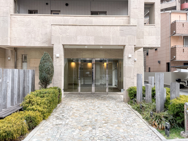 【エヴァステージ梅田WEST】エントランス