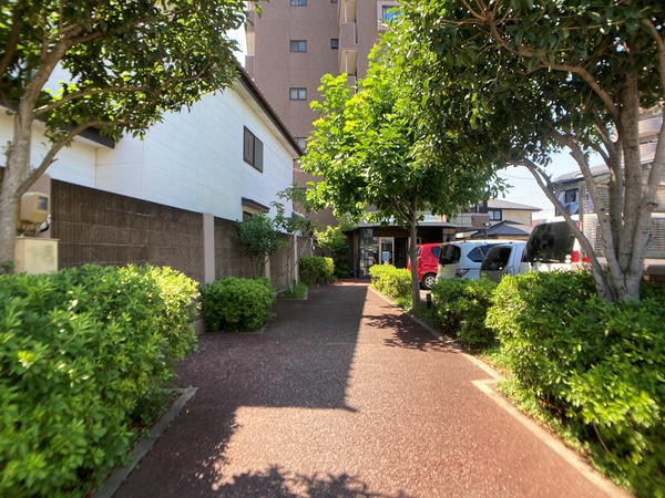 【ライオンズマンション南仙台第5】エントランスアプローチ 【ライオンズマンション南仙台第5】エントランスアプローチ