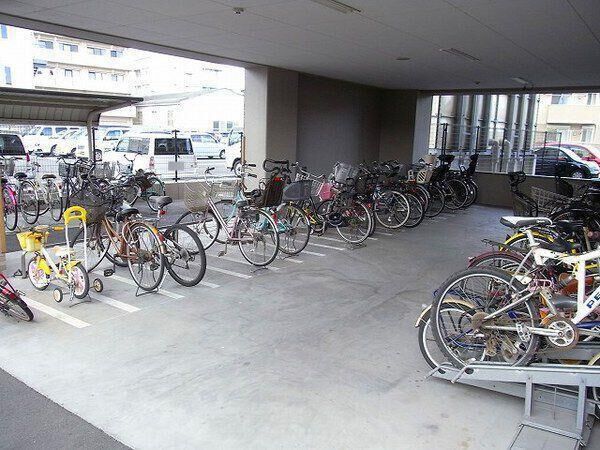 【アルファステイツ老松町五番館】駐輪場