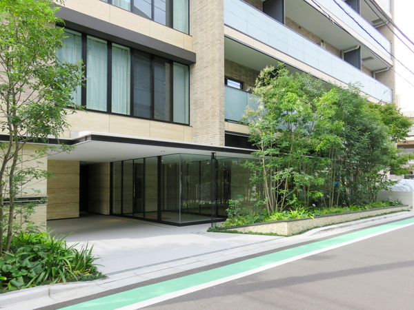 【ディアナコート東北沢リビオ】エントランス