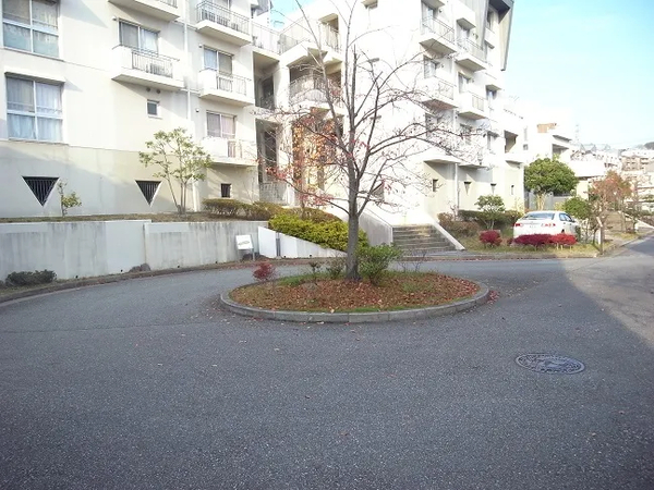 【シェラビア東山台五番街】中庭