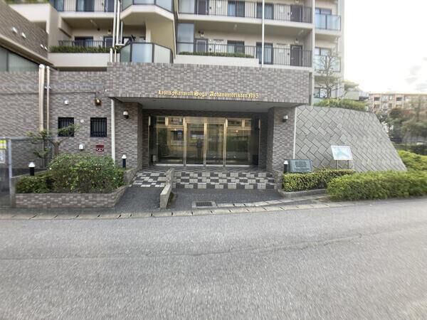 【ライオンズマンション蘇我青葉の森公園５番館】エントランス