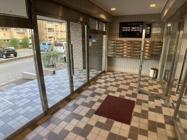 【ライオンズマンション蘇我青葉の森公園５番館】エントランス