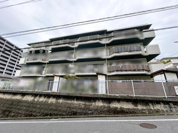 【牛田パークマンション】＜外観＞