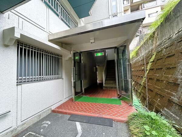 【牛田パークマンション】＜エントランス＞