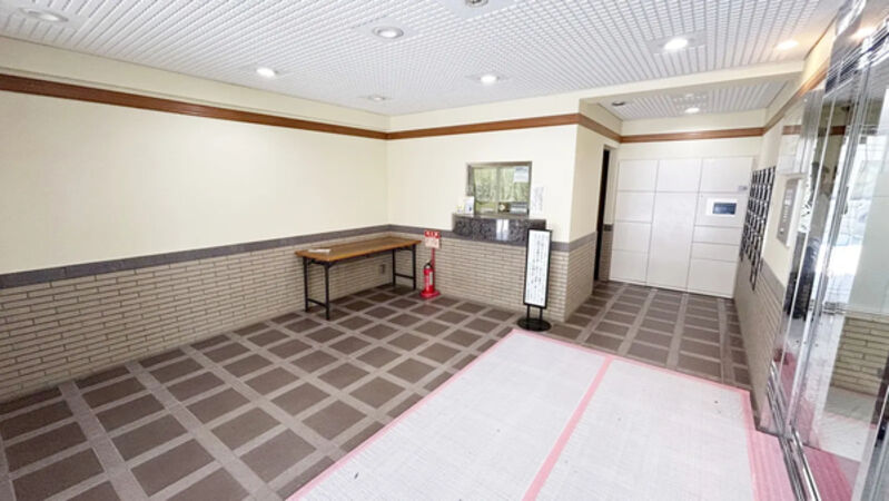 【ライオンズコート市川】エントランス