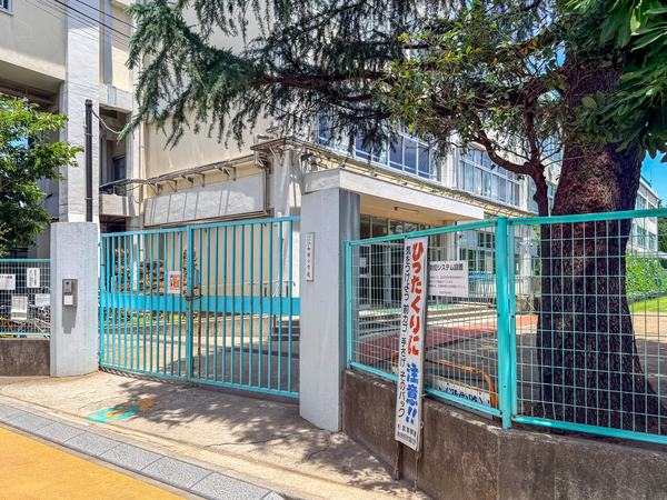 和田小学校まで約170m(徒歩3分)