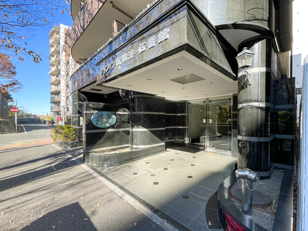 【グリフィン新横浜伍番館】エントランス