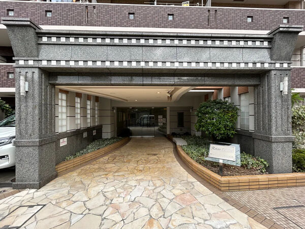 【ロータリーパレス千住関屋】エントランス 【ロータリーパレス千住関屋】エントランス