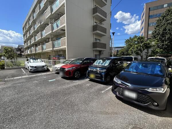 【コスモ大宮日進】駐車場