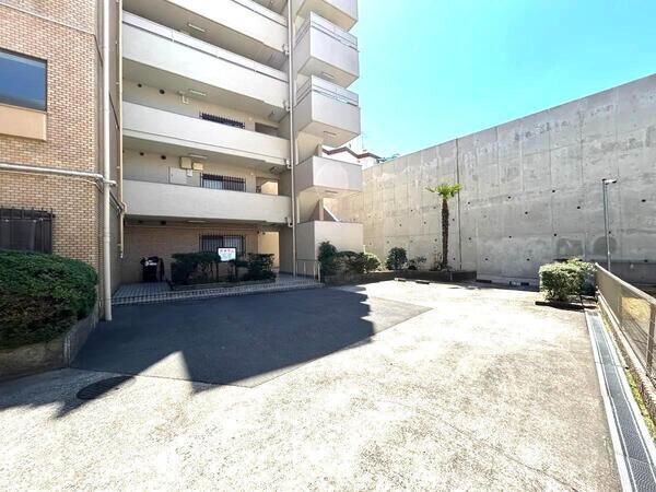 【ライオンズマンション覚王山】共用部分(駐車場) 【ライオンズマンション覚王山】共用部分(駐車場)