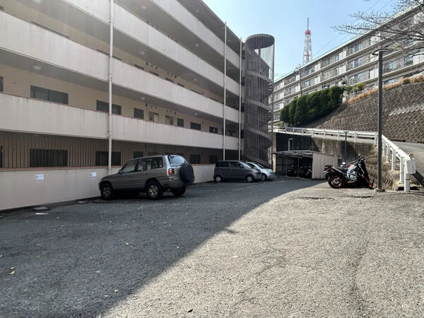 【ライオンズマンション長丘ガーデン】駐車場 【ライオンズマンション長丘ガーデン】駐車場