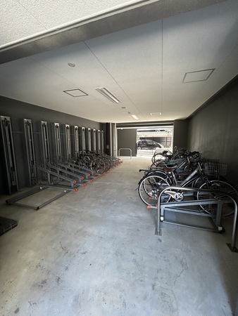 【プレサンスロジェ御器所駅前】駐輪場