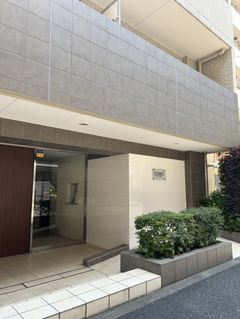 【コアーズ勝どき】マンションエントランス前