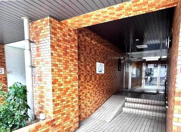 【ロワールマンション美野島】エントランス1