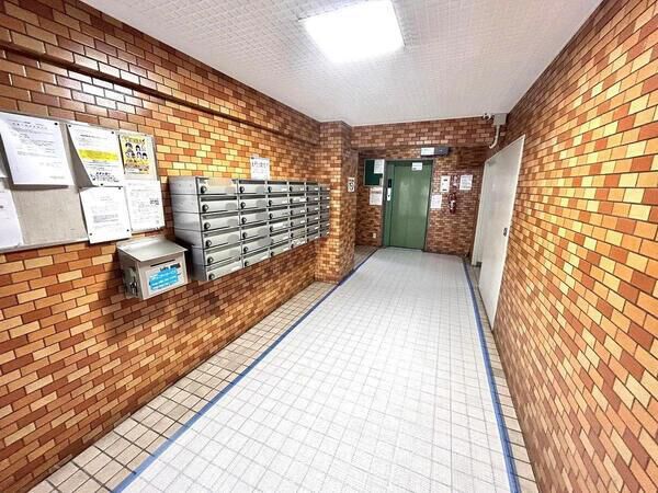 【ロワールマンション美野島】エントランス2