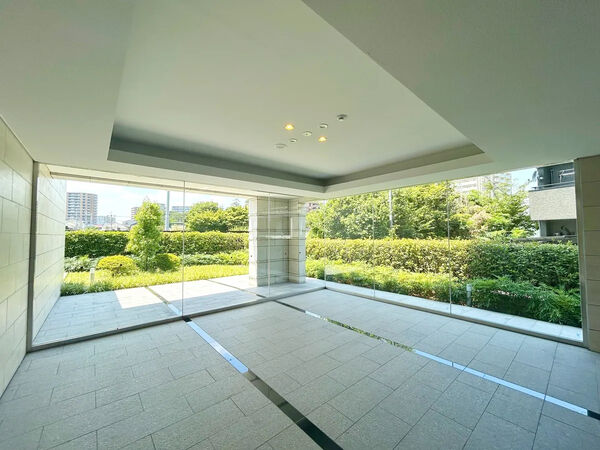 【プレシス所沢元町】エントランス