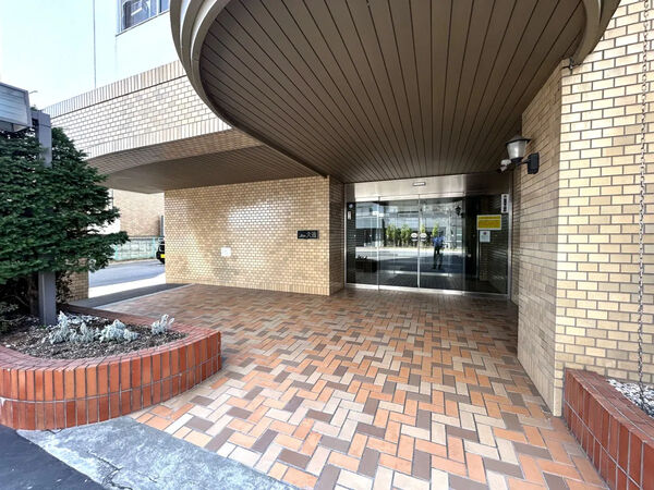 【チュリス大通】エントランス1 【チュリス大通】エントランス1