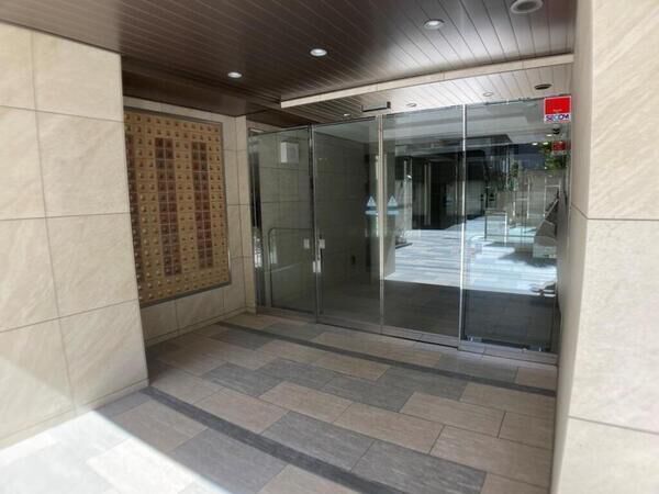 【グローリオコンフォート青葉通一番町】エントランス