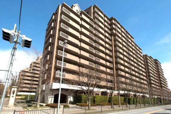 【パークシティ横濱】横浜の街並みに映えるミラノコロッタを使った外観。