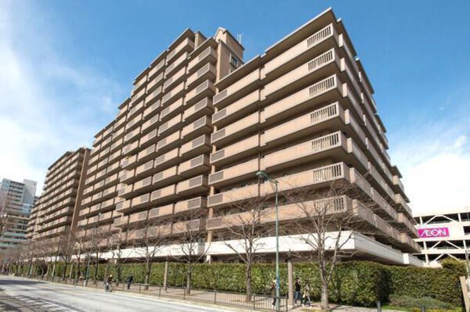 【パークシティ横濱】部屋内からも外からも美観に配慮したバルコニープランを採用。