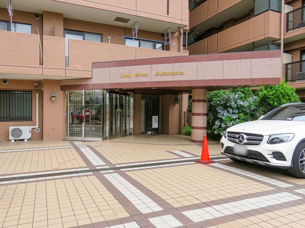 【ライオンズガーデン下高井戸】エントランス 【ライオンズガーデン下高井戸】エントランス
