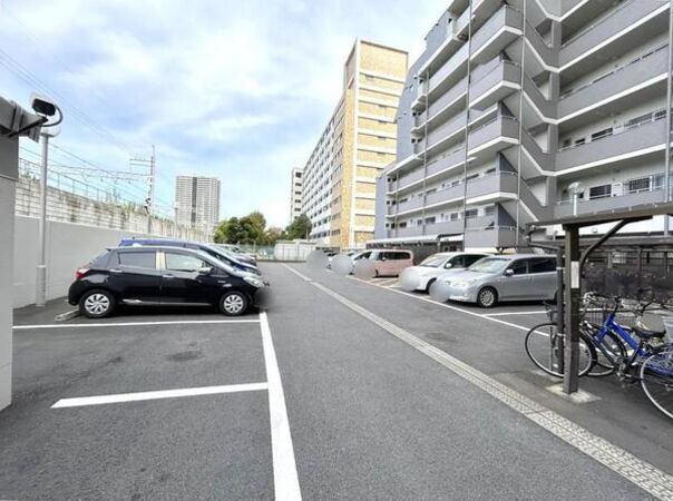 【ジュネシオン平井】共用部分（駐車場）