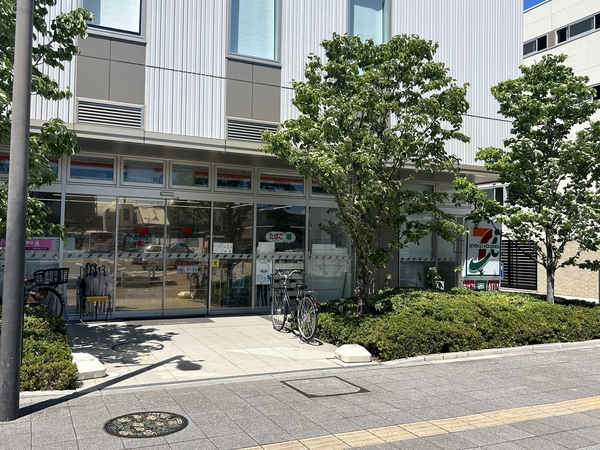 セブンイレブン蓮田駅西口店　約30m