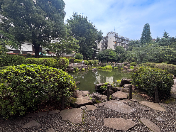 新井薬師公園ひょうたん池まで約270m(徒歩4分)