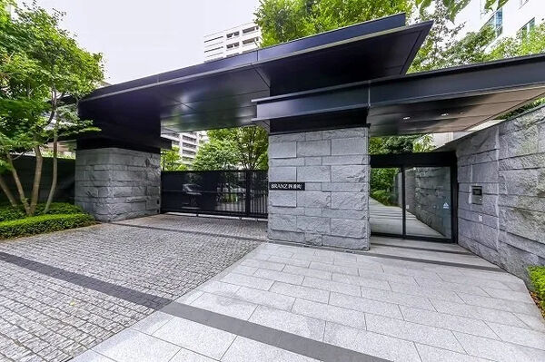 【ブランズ四番町】エントランス