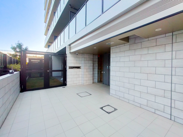 【レーベン横濱西谷DUARIZE】エントランス