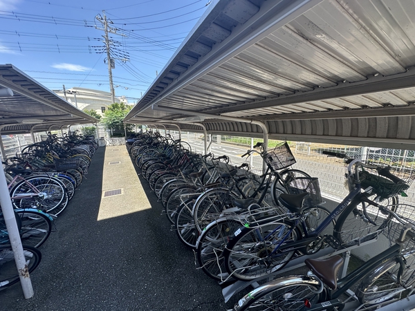 【コスモ大宮加茂宮】駐輪場