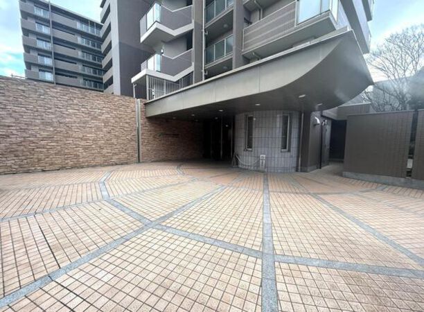 【リーデンススクエア豊中大黒町グリーンアベニュー】エントランスアプローチ
