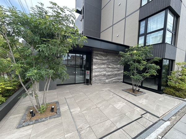 【プレシス大宮土呂サウステラス】エントランス
