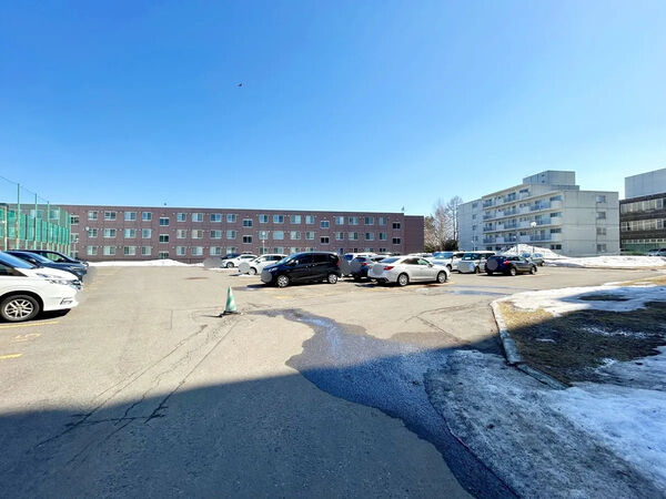 【ロピア平岸】駐車場