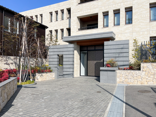 【グランヴィ岡本】エントランス 【グランヴィ岡本】エントランス