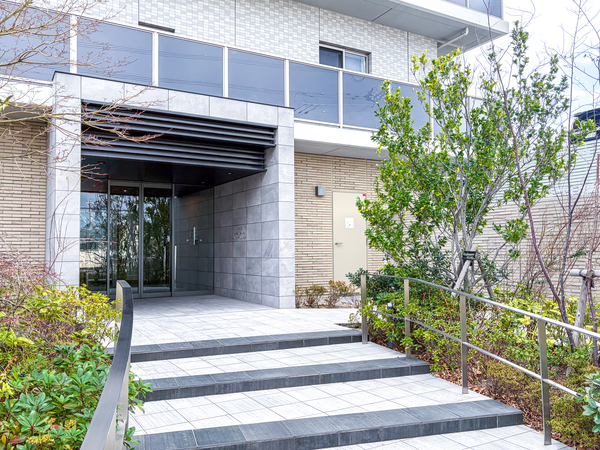 【レーベン高槻エアリープレイス】エントランス 【レーベン高槻エアリープレイス】エントランス