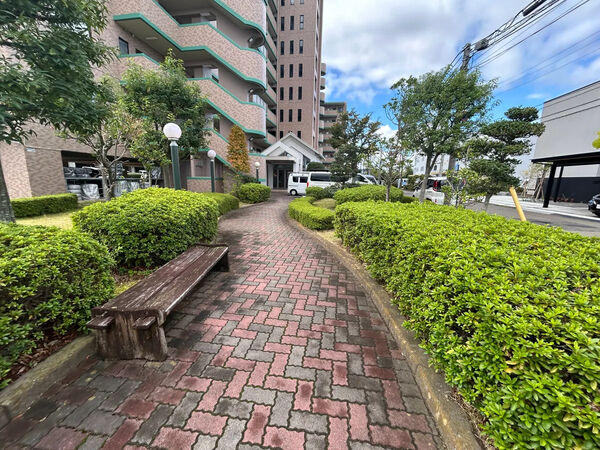 【エクレール宮城野】エントランスアプローチ