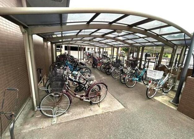 （駐輪場）