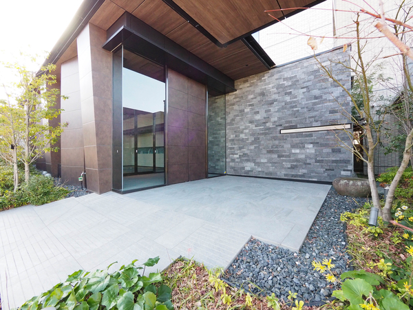 【グランクレア昭和楽園町】エントランス