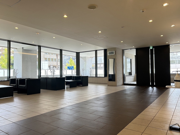 【ルサンク南千里ローレルコート】エントランスホール 【ルサンク南千里ローレルコート】エントランスホール