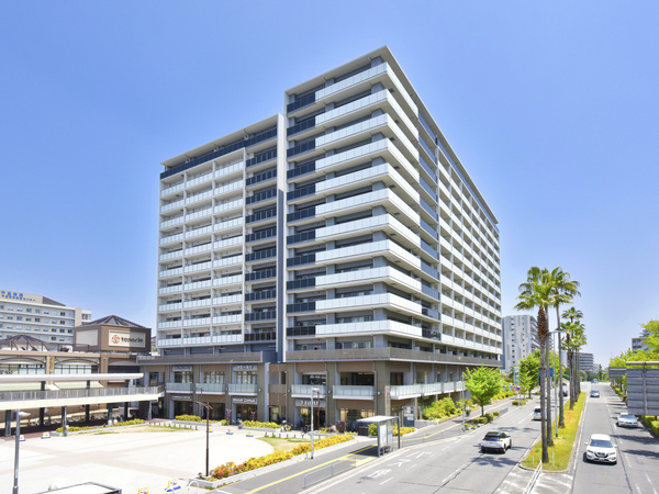 【ルサンク南千里ローレルコート】外観