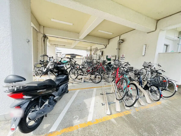 【厚木サンハイツ】駐輪場