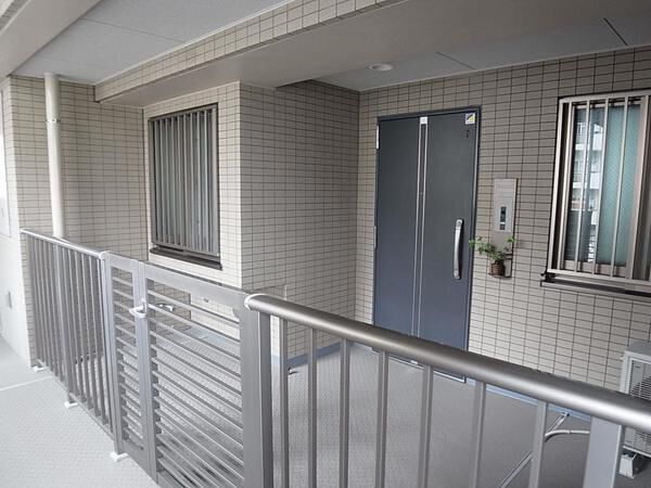 コスモ西日暮里ビューステージ 玄関ポーチ コスモ西日暮里ビューステージ 玄関ポーチ