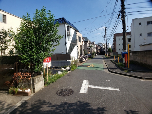 中野区中野1丁目 前面道路 中野区中野1丁目 前面道路