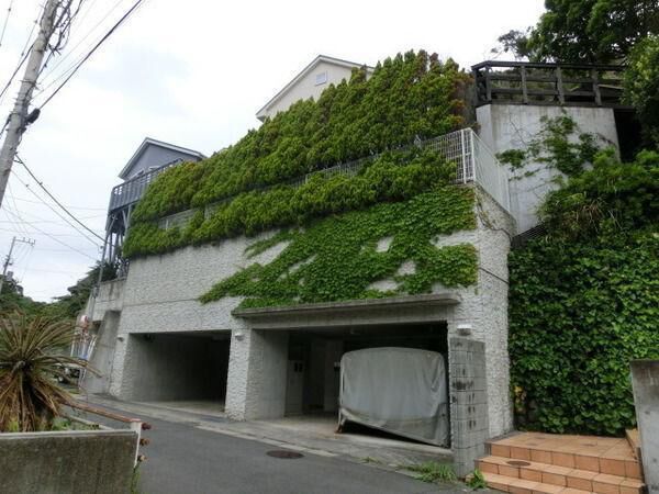 鎌倉市稲村ガ崎2丁目 土地 敷地と既存建物外観 鎌倉市稲村ガ崎2丁目 土地 敷地と既存建物外観