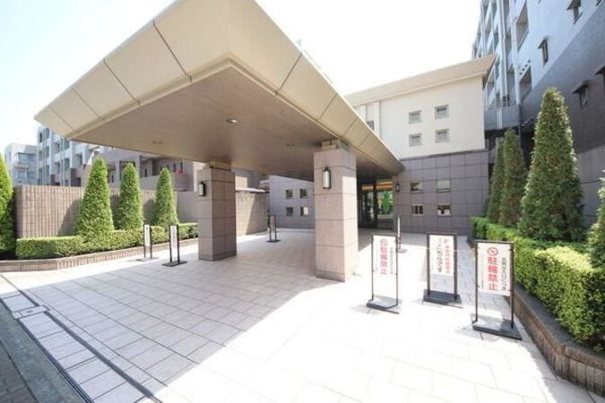 クレッセントバードスクエア エントランスまでのアプローチ クレッセントバードスクエア エントランスまでのアプローチ